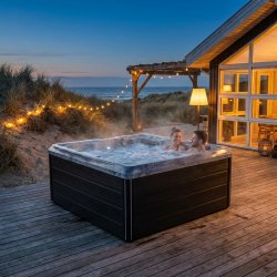 Comfortana Pro X3 Sommerhusspa 4-5 personer Odyssey - set forfra p� hvid baggrund (Varenr. 61-997113 - 23467)